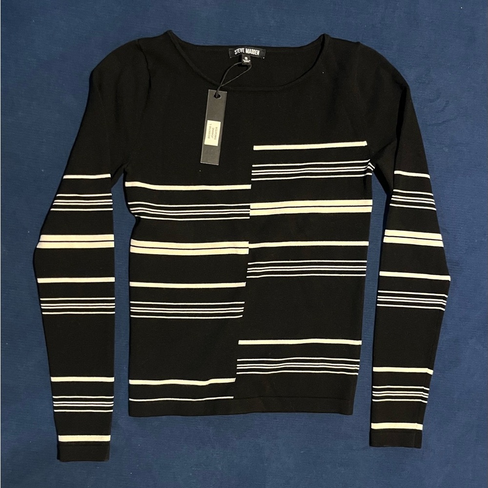 Steve Madden Joanne Black and White Fitted Sweatshirt